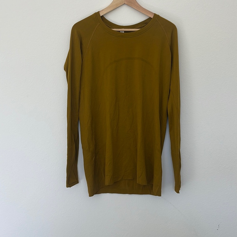 Lululemon tshirt